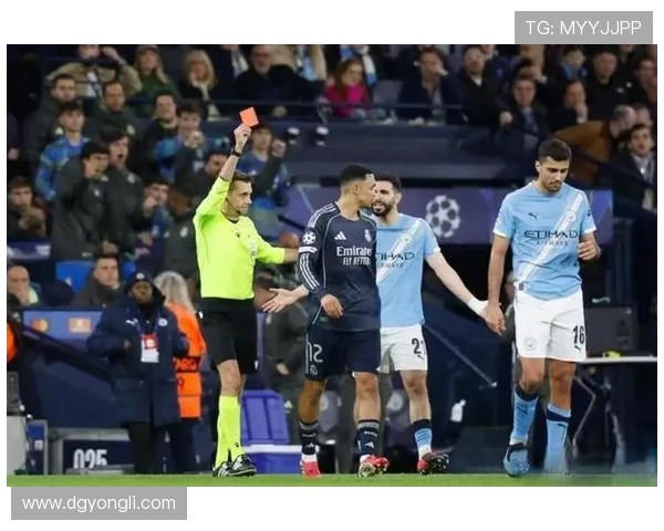 B席豪言留队直至被曼城驱逐 B席豪言留队直至被曼城驱逐